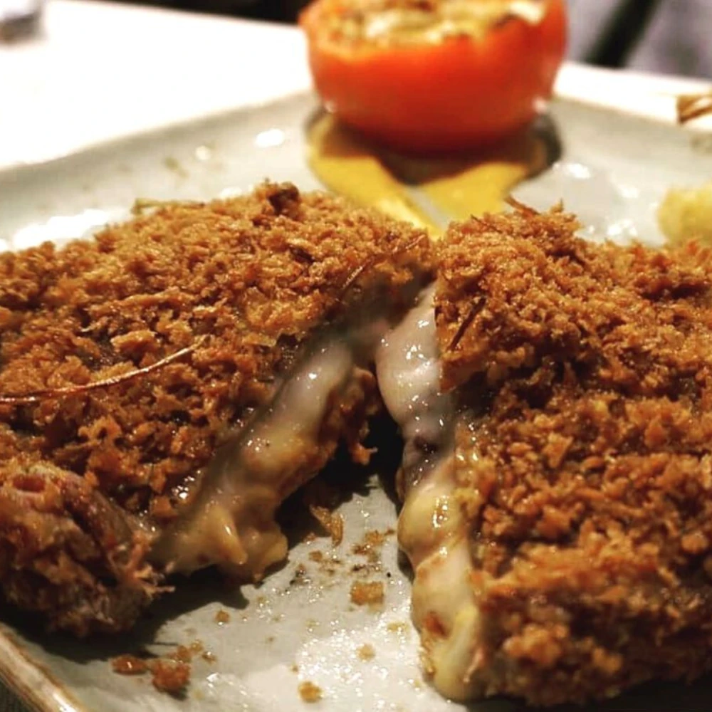 cachopo-cecina-y-queso-la-comtienda